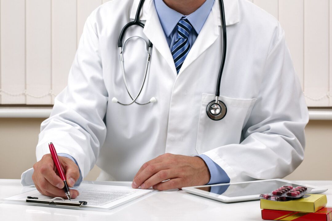 médico prescribe tratamento para vermes