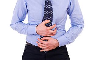 a dor abdominal nun home é un motivo para pensar na presenza de parasitos no corpo
